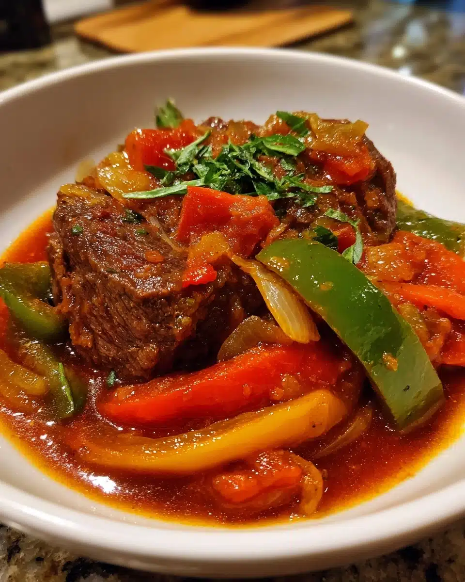 Swiss Steak Recipes, Crockpot Steak, Crockpot Recipes Beef, Crockpot Dishes, Crock Pot Slow Cooker, Beef Recipes For Dinner, Crockpot Recipes Slow Cooker, Crock Pot Cooking, Beef Recipes Easy