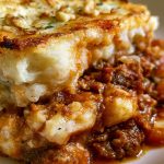 Shepherd's Pie with Garlic Mashed Potatoes: Classic Comfort!